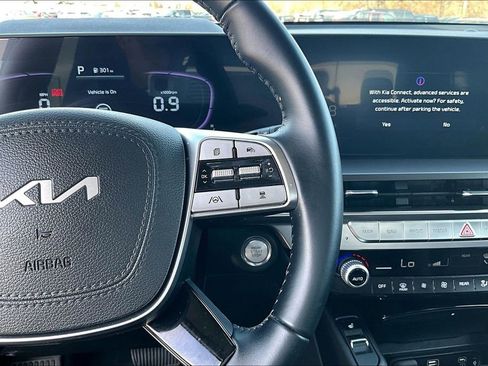 Used 2025 Kia Telluride S image 12