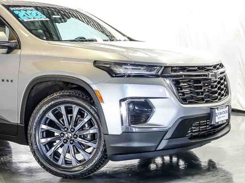 Used 2023 Chevrolet Traverse RS AWD/4WD image 3