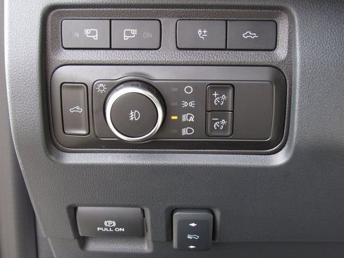 Used 2024 Ford F450 Platinum w/ FX4 Off-Road Package image 42