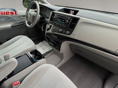 Used 2011 Toyota Sienna LE w/ Towing Pkg FWD image 19