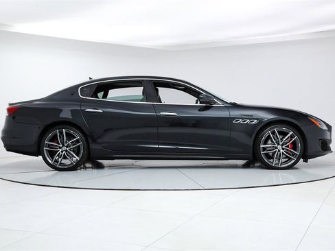 Used 2022 Maserati Quattroporte Modena image 6