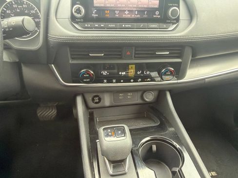 Used 2024 Nissan Rogue SV AWD/4WD image 11
