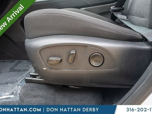 Used 2025 GMC Acadia Elevation FWD image 17