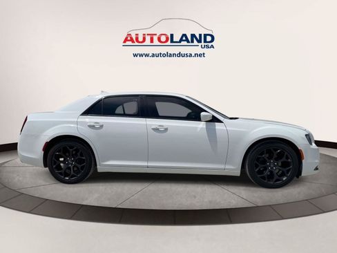 Used 2019 Chrysler 300 S RWD image 3