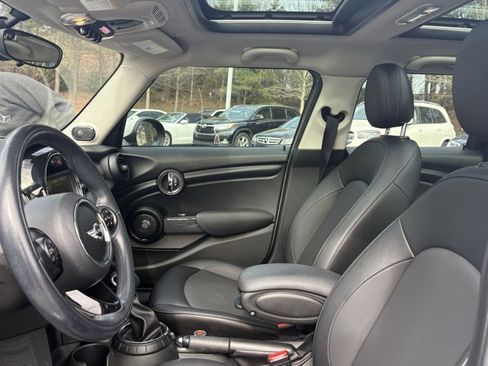 Used 2016 MINI Cooper 4-Door Hardtop image 11