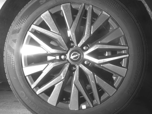 Used 2025 Nissan Altima 2.5 SV FWD image 13