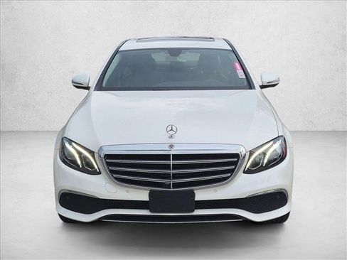 Used 2020 Mercedes-Benz E 350 4MATIC Sedan image 2