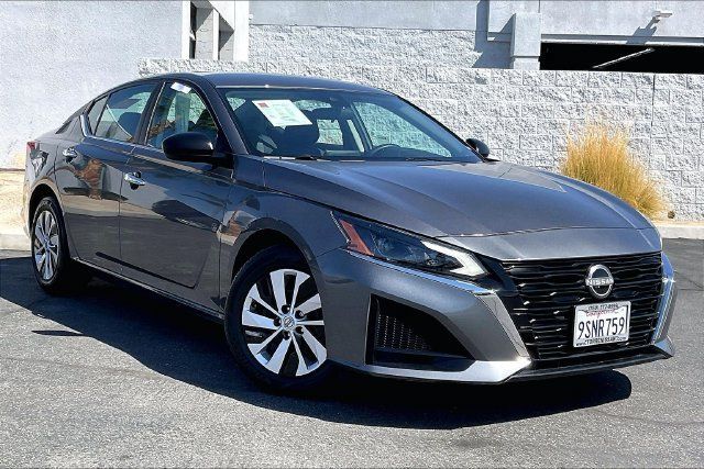 Certified 2025 Nissan Altima 2.5 S FWD image 12