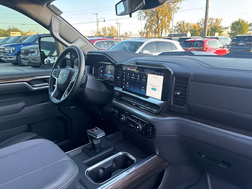 Used 2025 Chevrolet Silverado 1500 LT Trail Boss w/ Convenience Package II AWD/4WD image 39