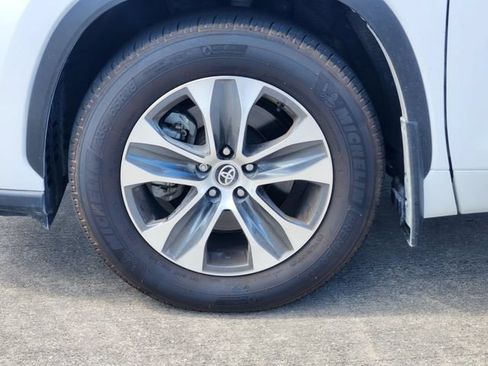 Certified 2026 Toyota Highlander XLE AWD/4WD image 10