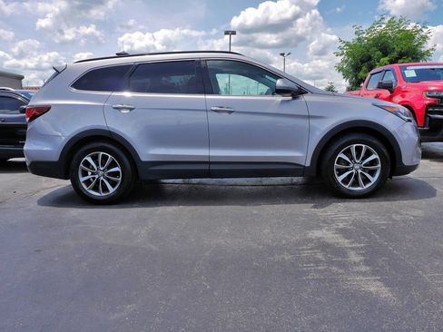 Used 2017 Hyundai Santa Fe SE w/ Cargo Package AWD/4WD image 4