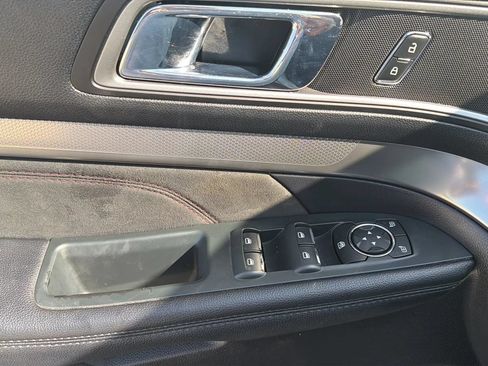 Used 2019 Ford Explorer XLT w/ Equipment Group 202A FWD image 11