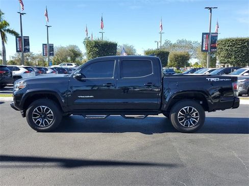 Used 2022 Toyota Tacoma TRD Sport w/ Technology Package image 6