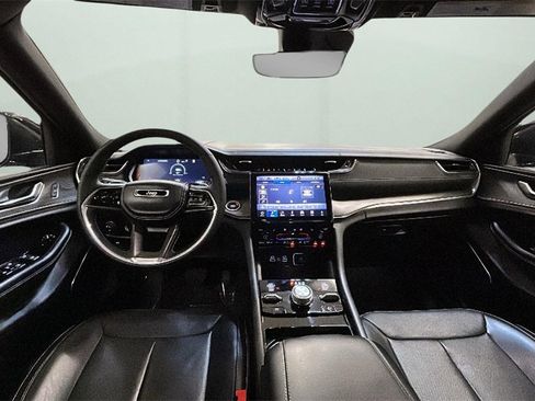 Used 2024 Jeep Grand Cherokee Overland image 9