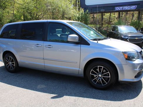Used 2017 Dodge Grand Caravan SXT w/ Blacktop Package FWD image 5