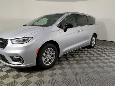 New 2026 Chrysler Pacifica Select image 8
