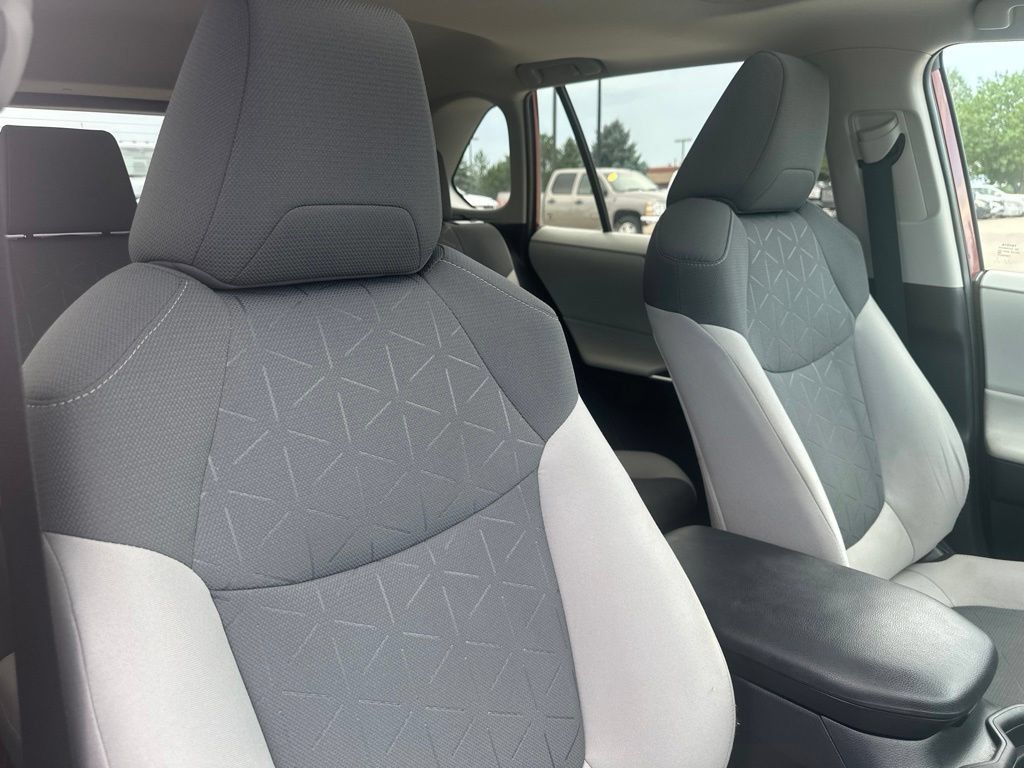 Used 2020 Toyota RAV4 XLE w/ Convenience Package AWD/4WD image 33