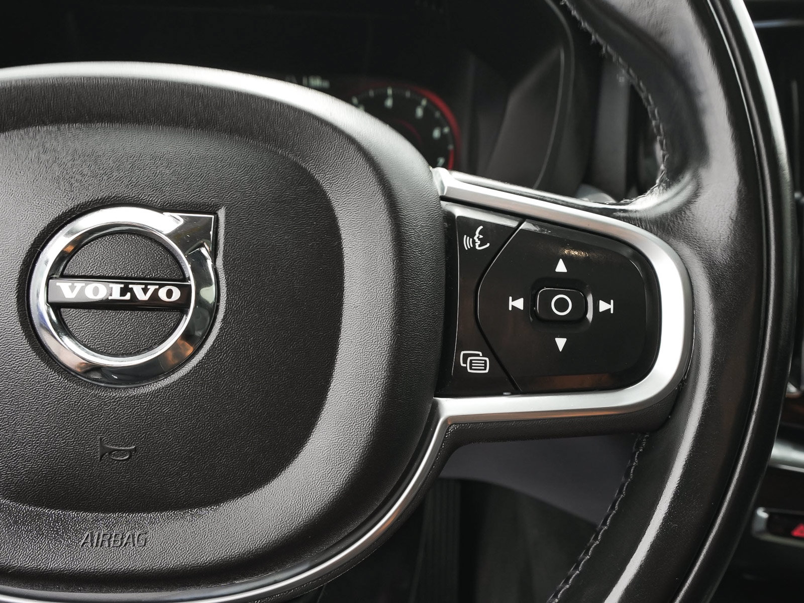 Used 2018 Volvo XC60 T5 Momentum w/ Convenience Package AWD/4WD image 21