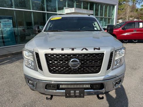 Used 2019 Nissan Titan SV w/ SV Convenience Package image 9