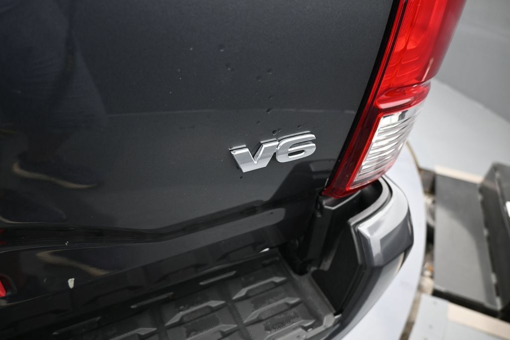 Used 2022 Toyota Tacoma SR5 w/ Technology Package RWD image 40