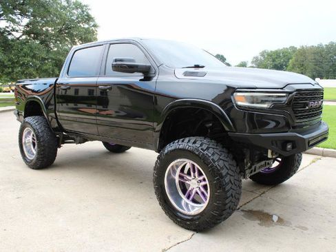 Used 2019 RAM 1500 Laramie w/ Sport Appearance Package AWD/4WD image 3