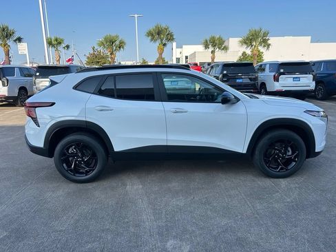 New 2026 Chevrolet Trax LT w/ Driver Confidence Package FWD image 4