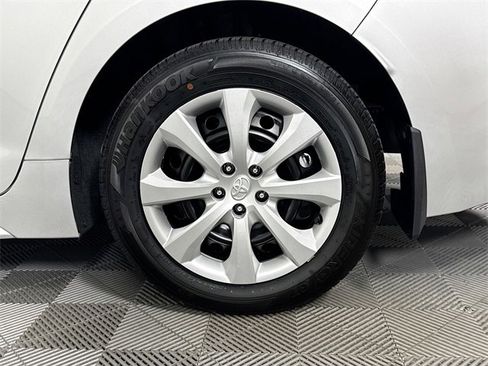 Certified 2025 Toyota Corolla LE image 4