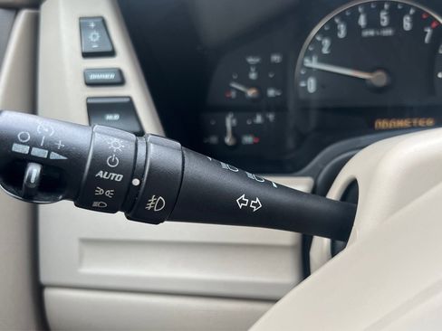 Used 2005 Cadillac XLR image 31