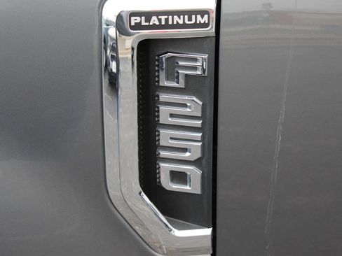 Used 2022 Ford F250 Platinum w/ FX4 Off-Road Package image 3