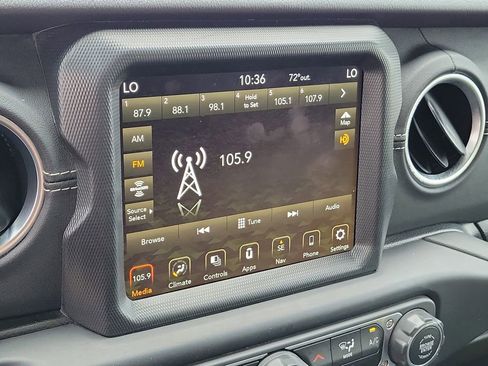 Used 2022 Jeep Wrangler Unlimited Sahara 4xe image 29