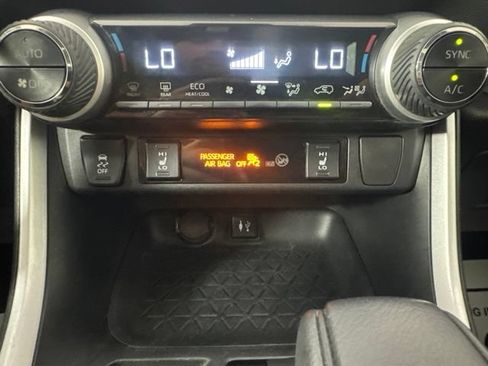 Used 2019 Toyota RAV4 XLE AWD/4WD image 16