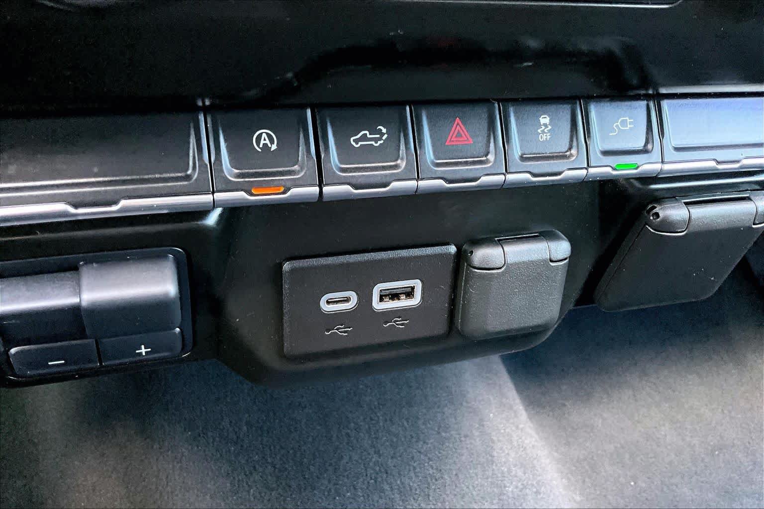 Used 2021 Chevrolet Silverado 1500 Custom AWD/4WD image 33