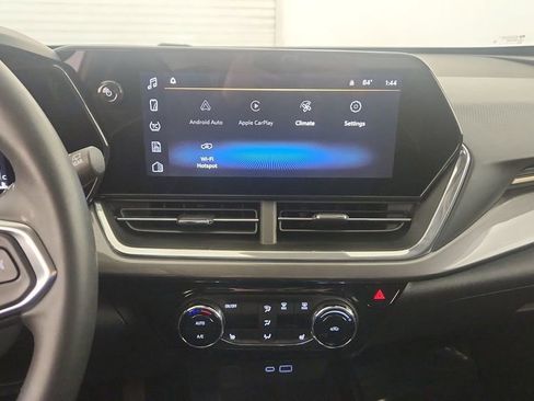 Used 2025 Chevrolet Trax ACTIV image 12