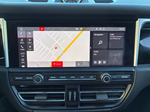 Used 2019 Porsche Macan AWD/4WD image 31