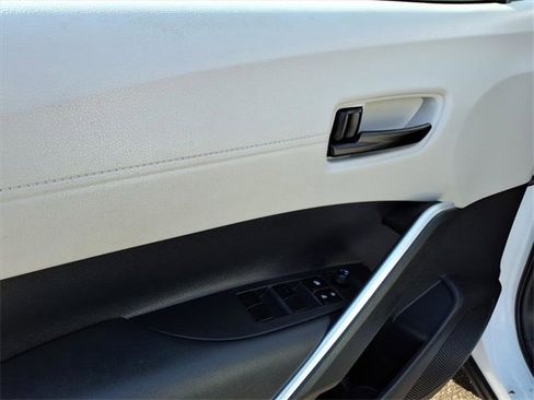 Used 2022 Toyota Corolla Cross LE image 8