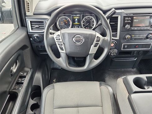 Used 2017 Nissan Titan S image 11
