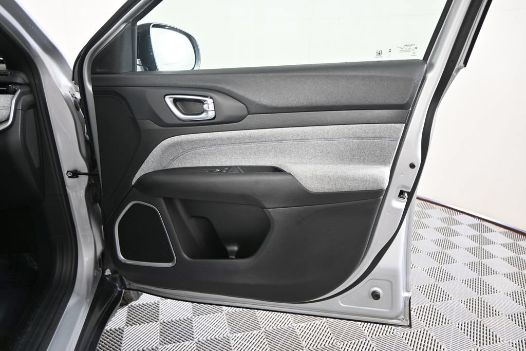 Used 2024 Jeep Compass Latitude AWD/4WD image 12