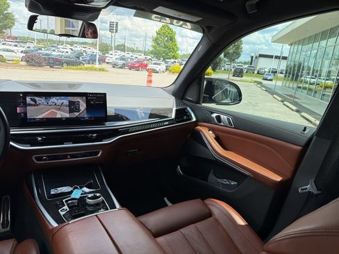 Used 2023 BMW X7 M60i AWD/4WD image 30