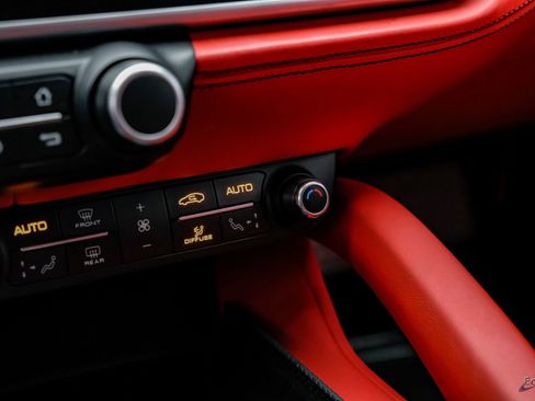 Used 2018 Ferrari GTC4Lusso AWD/4WD image 74