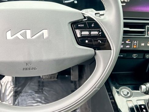 Certified 2024 Kia Niro EX image 24