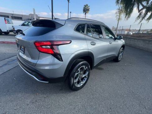 Used 2024 Chevrolet Trax LT image 8