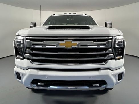 Used 2024 Chevrolet Silverado 2500 High Country w/ High Country Premium Package image 2