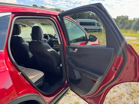 Used 2021 Ford Escape SEL w/ Technology Package FWD image 17