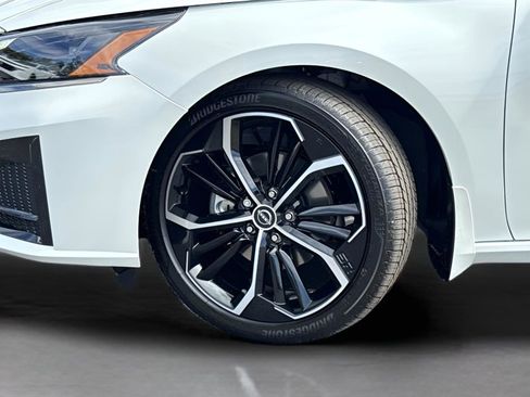 New 2025 Nissan Altima 2.5 SR w/ SR Premium Package FWD image 18
