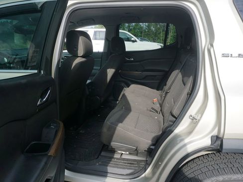 Used 2017 GMC Acadia SLE FWD image 12