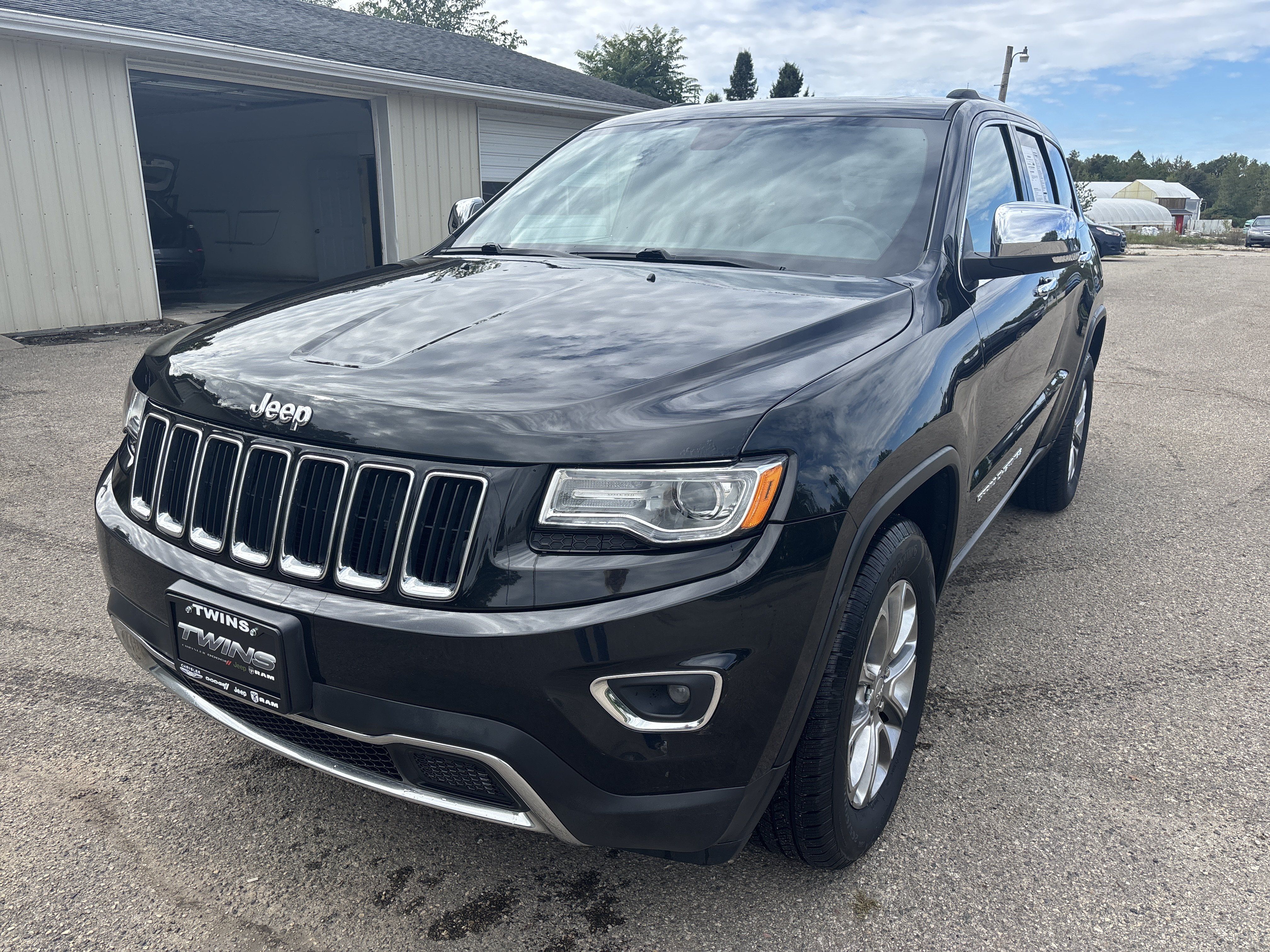 Used 2015 Jeep Grand Cherokee Limited w/ Luxury Group II AWD/4WD image 9