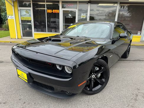 Used 2018 Dodge Challenger R/T Plus RWD image 2