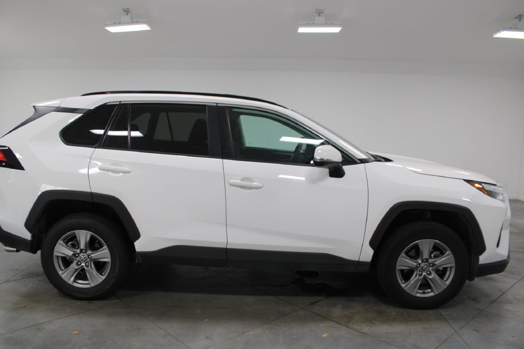Used 2025 Toyota RAV4 XLE AWD/4WD image 11