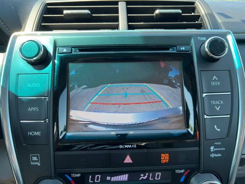 Used 2017 Toyota Camry XLE FWD image 16
