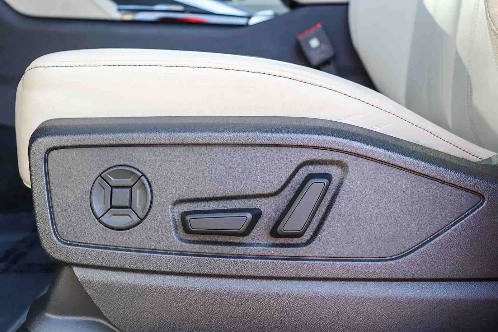 Used 2025 Audi Q5 Premium w/ Convenience Package AWD/4WD image 25